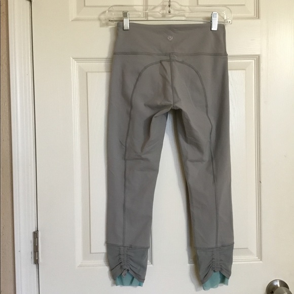 Lululemon Crop Grey Leggings Sz.4 - Picture 1 of 7
